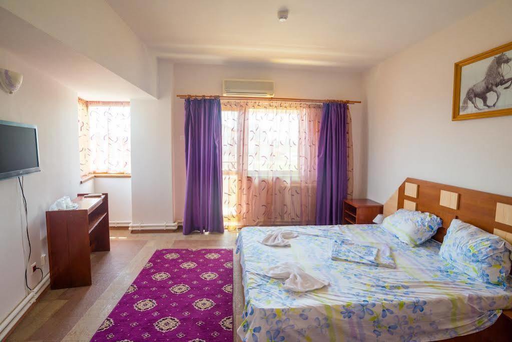 Hostel Nova Route นาโวดาริ ภายนอก รูปภาพ