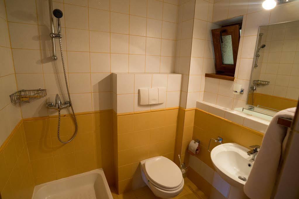 Hostel Nova Route นาโวดาริ ภายนอก รูปภาพ