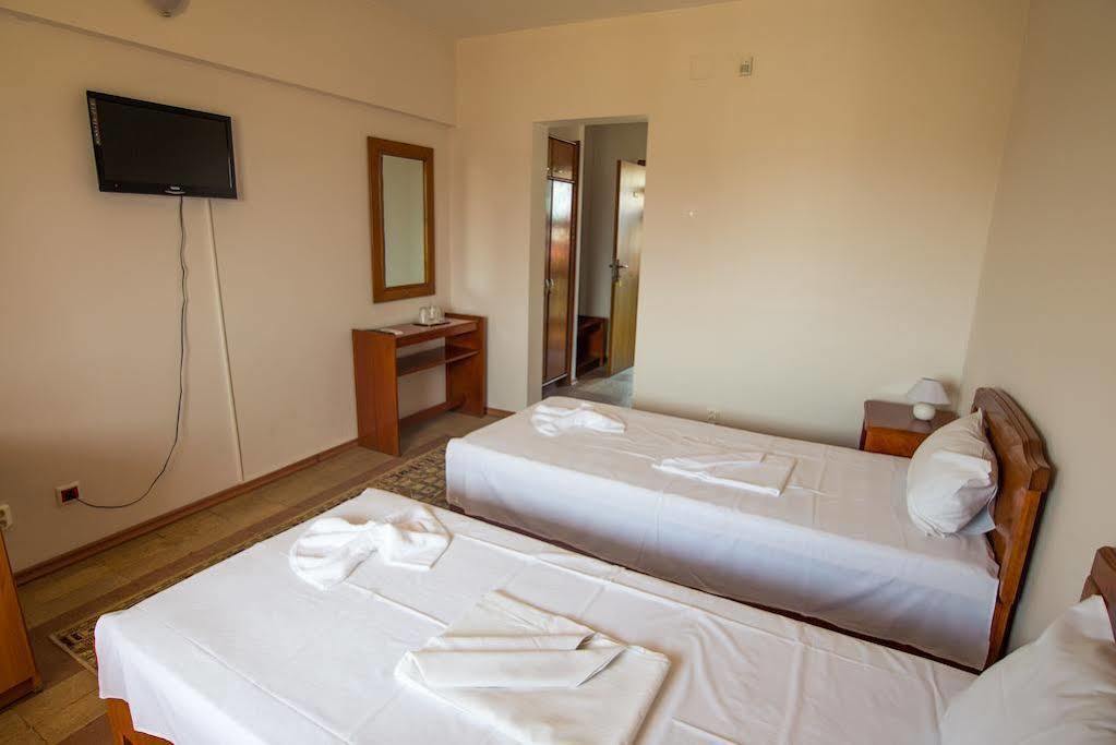 Hostel Nova Route นาโวดาริ ภายนอก รูปภาพ